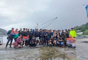 Day 1   group photo boat trip 3